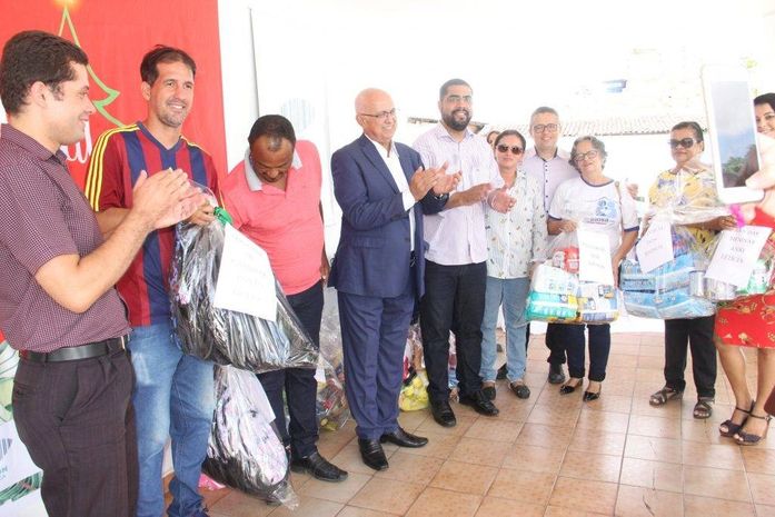 Prefeito Rogério Teófilo e Procon Arapiraca entregam doações arrecadadas no Natal Solidário