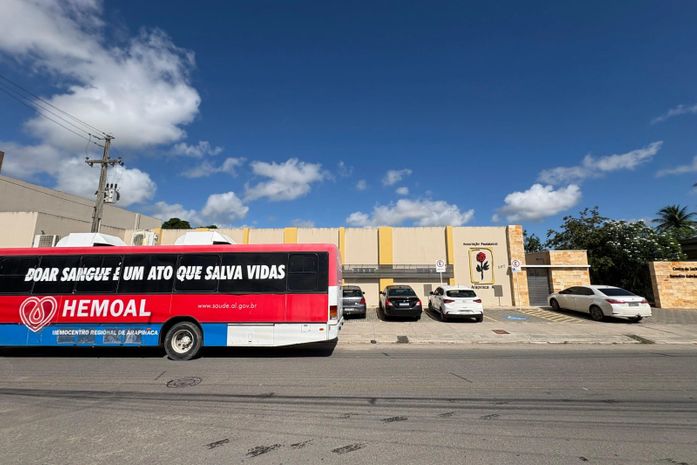 Pestalozzi de Arapiraca recebe unidade móvel do HEMOAL
