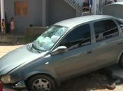 Veículo colidiu com motocicleta, após motorista tentar burlar fiscalização