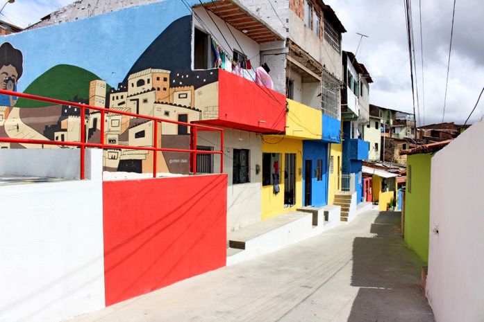Pintura das casas dá cara nova a Grota do Canaã