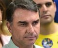 Moraes determina que Flávio Bolsonaro entregue passaporte e proíbe que ele deixe o país