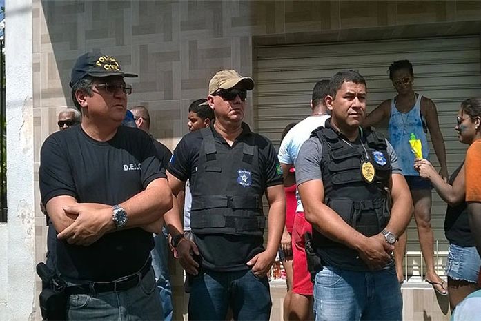 Paulo Cerqueira acompanha equipes da Polícia Civil durante festividades.