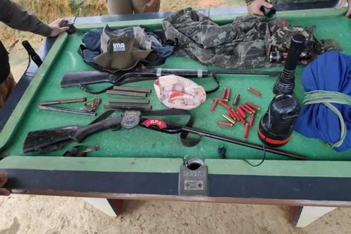 Material apreendido por militares do BPA.