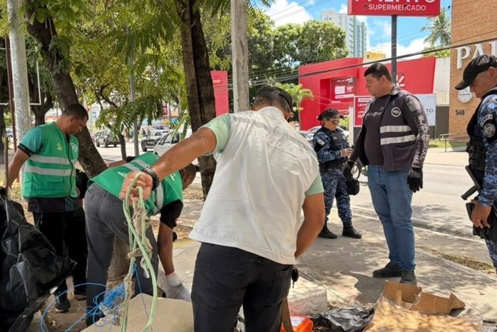 Estruturas irregulares são removidas perto do Maceió Shopping e no Farol