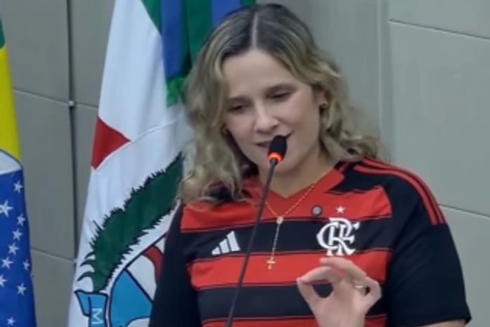 Vereadora transforma sessão em "resenha" rubro-negra