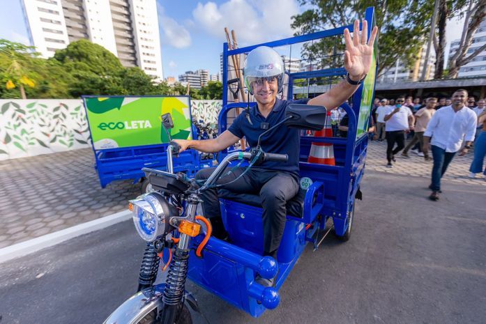 JHC inova na coleta sustentável, trocando carroças de tração animal por triciclos elétricos