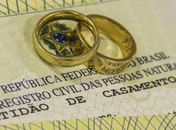 MP apura suspeita de casamento entre idoso de 89 anos e nora para garantir pensão da Marinha
