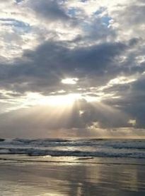 Para as regiões do Agreste e Sertão, sol entre nuvens, culminando em tempo seco.