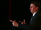 Jair Bolsonaro investe contra a democracia