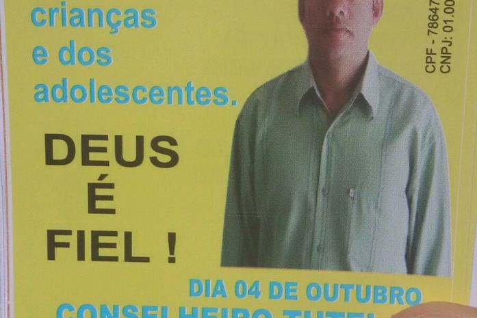 Santinhos foram apreendidos