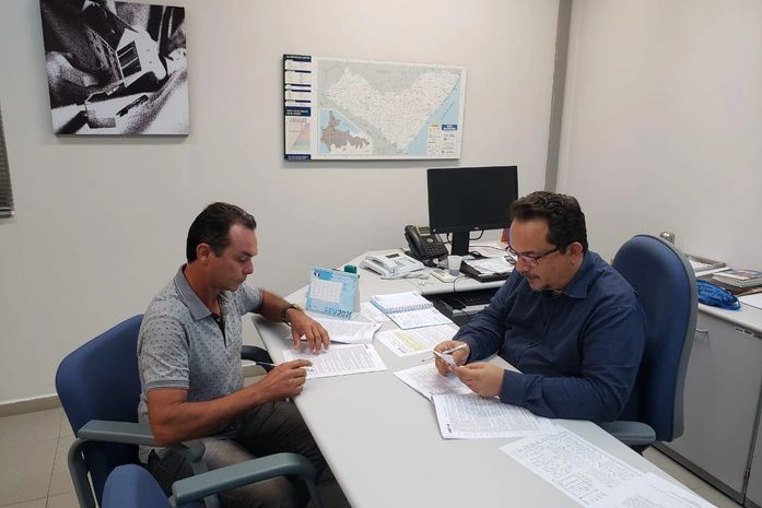 Prefeito Celino Rocha assina convênio para construção de campo de Futebol Society em Anadia