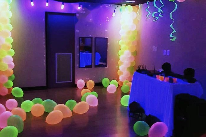 Baladinha Neon agita férias no Parque Shopping Maceió