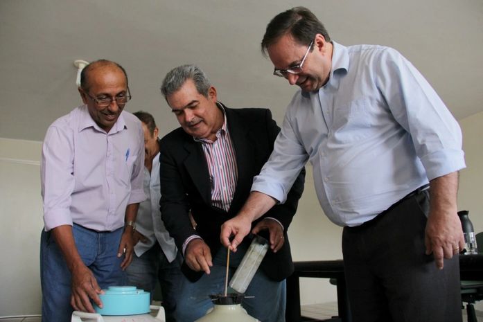 Arapiraca recebe 300 doses de sêmen bovino para melhoramento genético