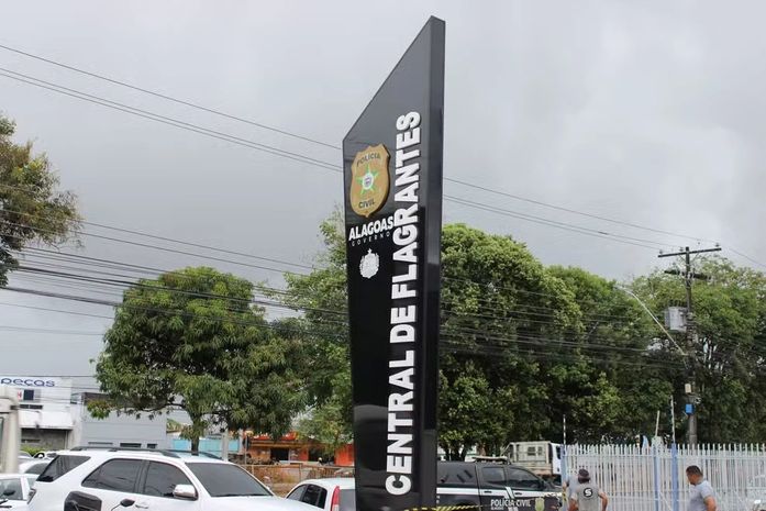 Duas mulheres são presas após furtarem produtos em supermercado no bairro da Serraria