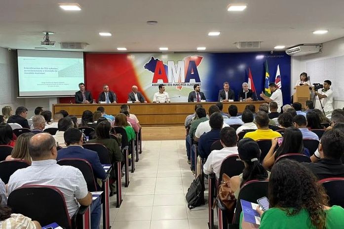 Curso “Regras de Transição Municipal”: TCE/AL, TCU e AMA realizam capacitação sobre normas e procedimentos a serem seguidos no encerramento e início de mandatos