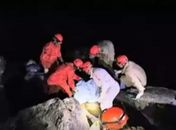 RJ: tia e sobrinho morrem ao cair em cachoeira após tentativa de tirar foto