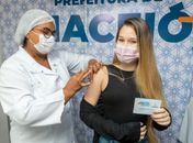 Maceió se destaca como a capital com maior eficiência vacinal contra a Covid-19 no Brasil 