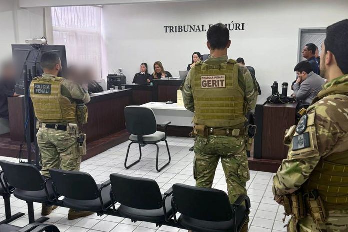 Homem é condenado a mais de 15 anos por matar companheira e deixar porta aberta para que vissem o corpo