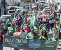 Professores dão início à greve estadual com protesto no Centro e pressão por reajuste salarial