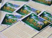 8 apostas acertam a Mega da Virada e ganham R$ 79,4 milhões cada; veja dezenas sorteadas