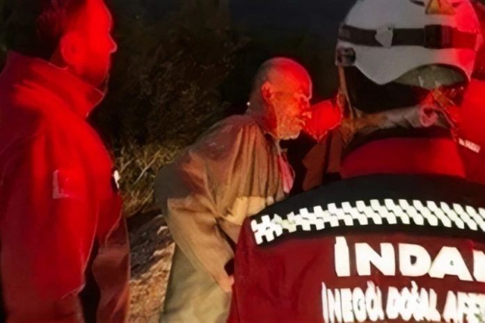 Homem bêbado “desaparecido” ajuda nas buscas por ele mesmo