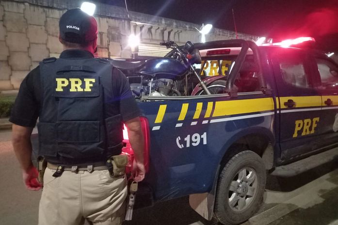 Homem é preso por receptação de moto roubada há 17 anos na BR-101