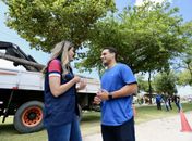 Prefeito em exercício Galba Novaes Netto acompanha instalação de lâmpadas Led no Vergel