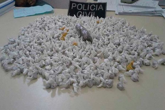 Polícia apreende 755 bombinhas de maconha