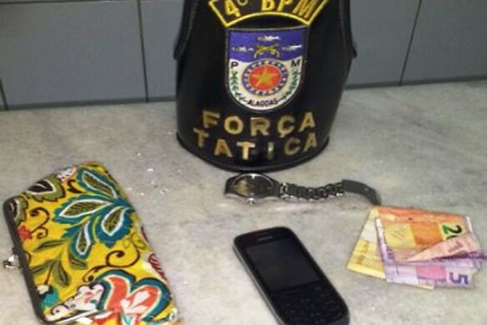 Polícia apreendeu materiais com suspeitos
