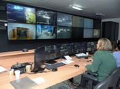 A equipe de plantonistas do Centro de Monitoramento Eletrônico (CMEP)