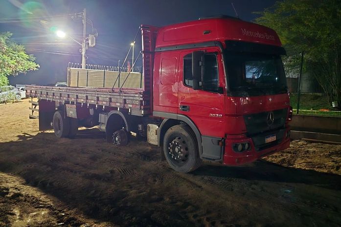 Homens roubam caminhão e sequestram motorista em Maceió; vítima foi liberada em Boca da Mata