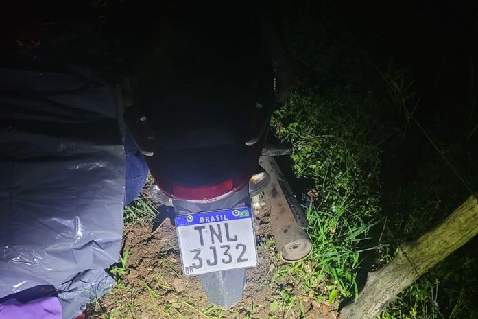 Casal morre em colisão de motocicleta contra poste, na rodovia AL-380