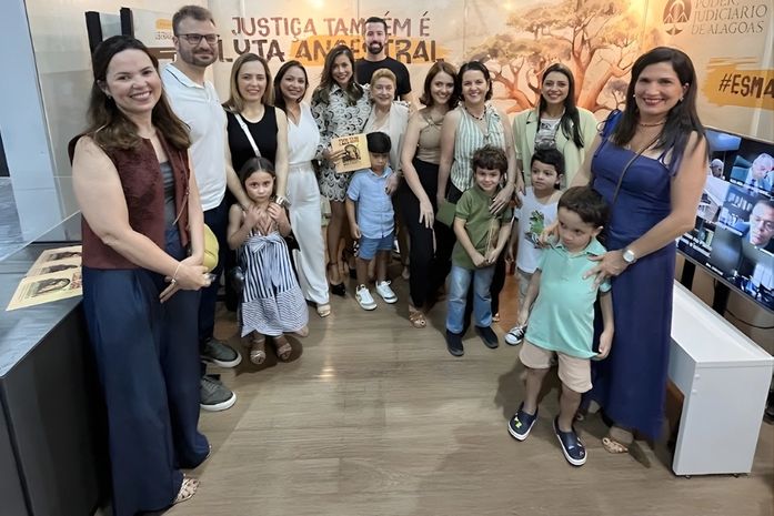 Livro infantil lançado na Bienal reforça valores como amizade e coragem