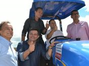 Em solenidade de Lançamento da Safra de Grãos 2018, Prefeitura de Anadia recebe um trator e uma nova ambulância do Governo do Estado