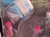 Ônibus com destino a Arapiraca tomba após manobra para evitar colisão na BR-251, em Minas Gerais