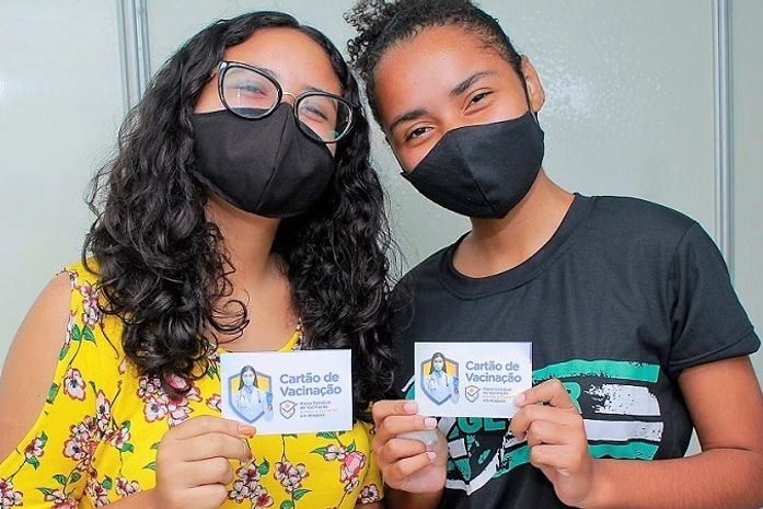Adolescentes voltam a ser vacinados contra Covid em Penedo