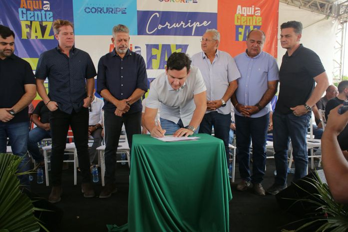 Prefeito Marcelo Beltrão inicia obras de pavimentação em 17 ruas no distrito de Botafogo