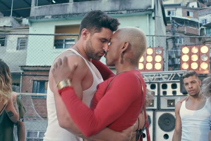 Nego do Borel protagoniza beijo gay em seu novo clipe. E daí?