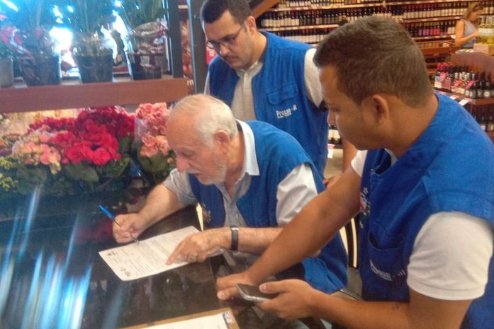 Procon Alagoas autua supermercado na orla por cobrança irregular a clientes