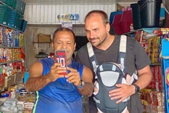 Em visita a Alagoas, Eduardo Bolsonaro surpreende eleitor do pai em Passo do Camaragibe