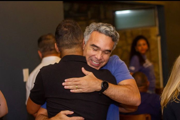 No Dia dos Professores, Rafael Brito comemora aprovação de projeto que assegura pagamento do piso a contratados por tempo determinado