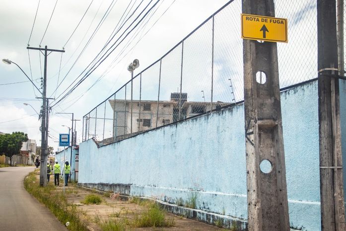 Ponto de ônibus próximo a rota de fuga no Pinheiro