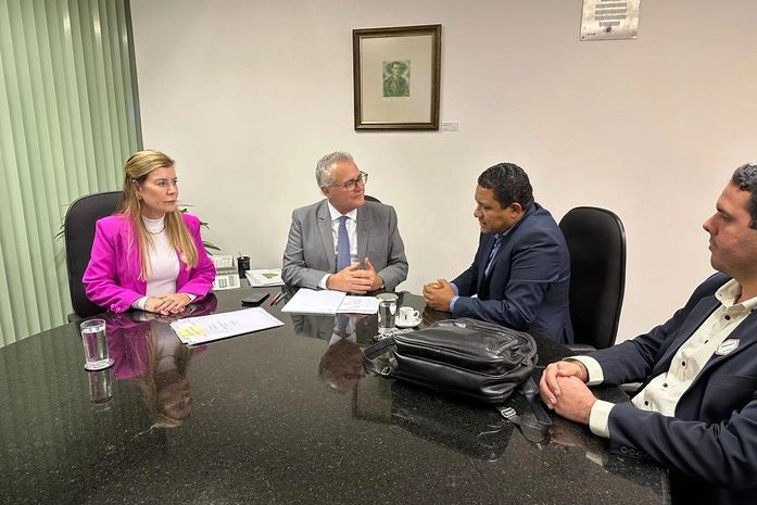 Prefeito Júlio Cezar e senador Renan Calheiros alinham investimentos para Palmeira