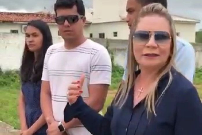 Santana Mariano levou sua equipe junto com representantes da construtora