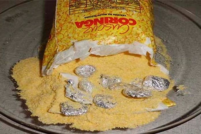 Mulher tenta entrar em delegacia com droga escondida