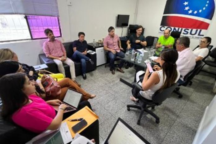 Prefeitos deliberam por pedido de reunião com governador para tratar do convênio da saúde 
