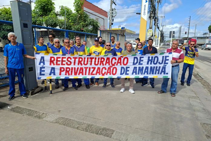 Trabalhadores dos Correios protestam em Maceió e ameaçam greve por reajuste salarial