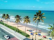 Turista é preso após agredir namorada e tentar jogá-la pela janela de hotel em Maceió