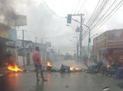 Moradores fecham avenida no Feitosa para protestar contra galeria entupida