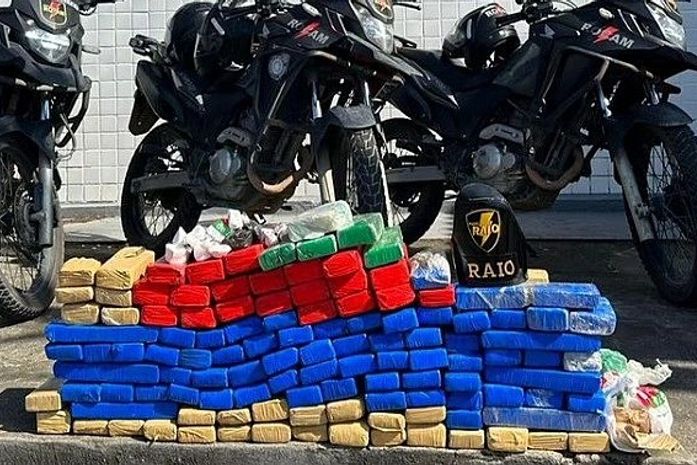 PM apreende mais de 90kg de drogas em casa abandonada no Vale do Reginaldo